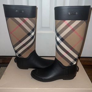 Burberry weather boots, great condition.